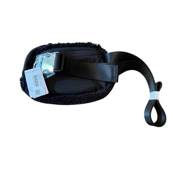 NWT Lululemon Everywhere Belt Bag Fleece 1L – Black | NWT Sherpa Waist Bag 727G - Picture 6 of 9